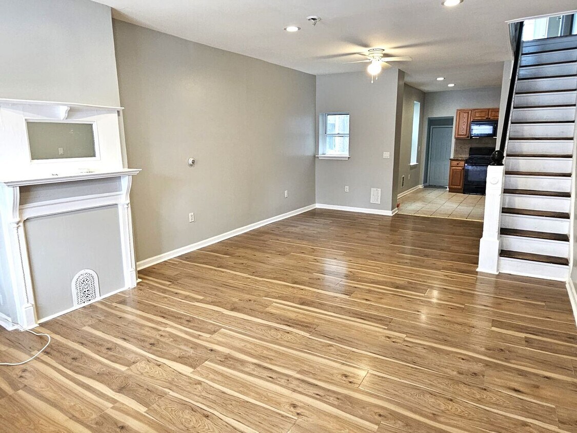 Primary Photo - 3 Bedroom 1 bathroom Available