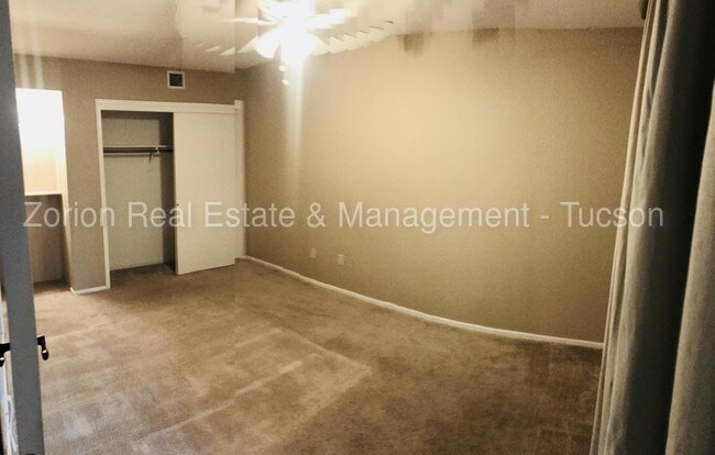 Foto del edificio - 4275 N. River Grove Circle #128