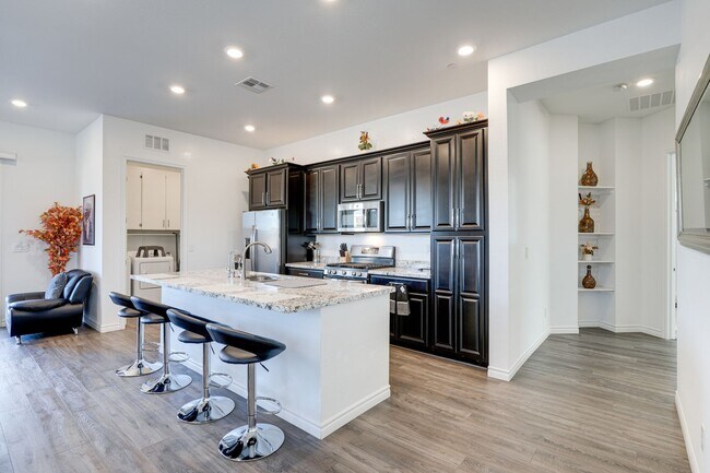 Foto del edificio - HOUSING CHOICE VOUCHER APPROVED! Fully Furnished Single-Story in Guard-Gated 55+ Heritage at Cade...