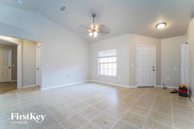 Foto del edificio - 3836 Candia Ave