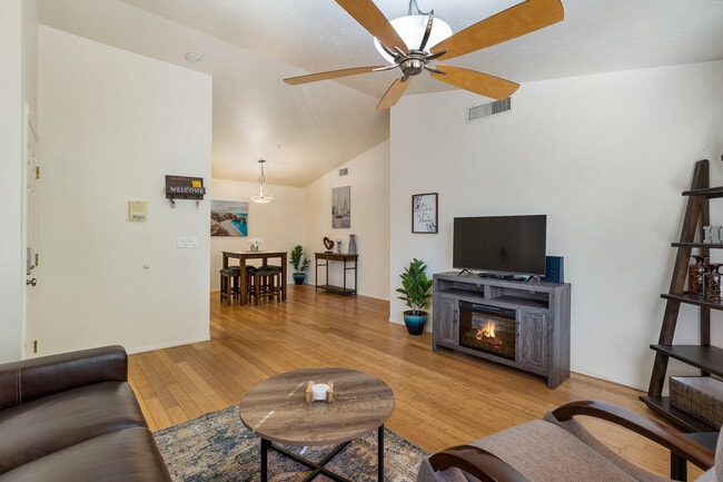 Building Photo - 2447 N Palo Dulce Dr