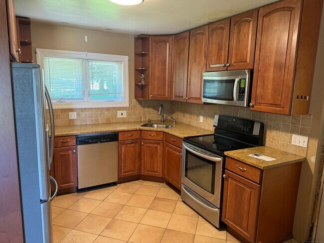 Building Photo - 90 Meloy Rd