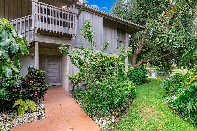 Foto del edificio - 7082 Rain Forest Dr