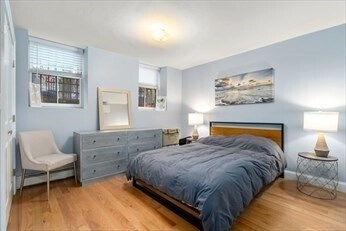Foto del edificio - 205 W Springfield St