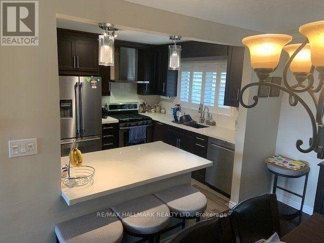 Building Photo - 122 Wyndcliff Crescent