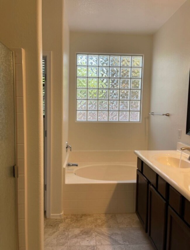 Building Photo - SUN GROVES 3 BED 2 BATH CHANDLER HOME