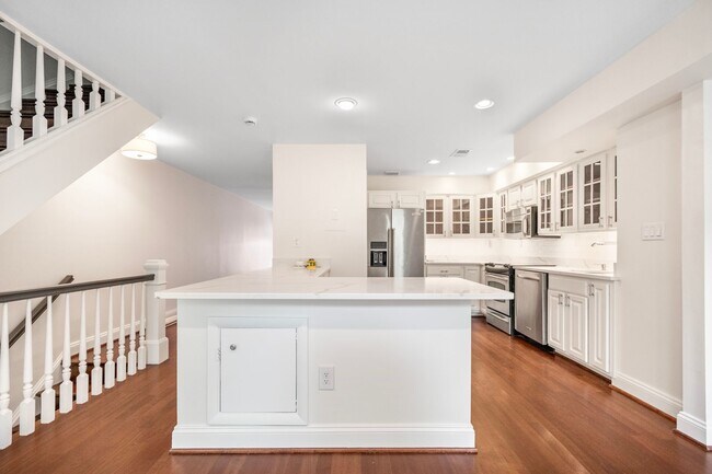 Foto del edificio - Lovely 3 BR/2.5 BA Townhome in Logan Circle!