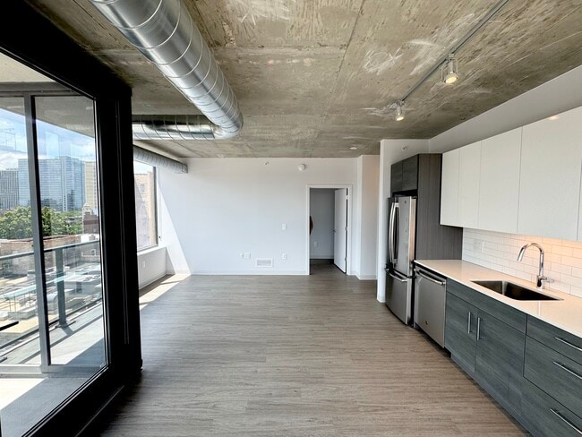 Building Photo - 4539 N Sheridan Rd