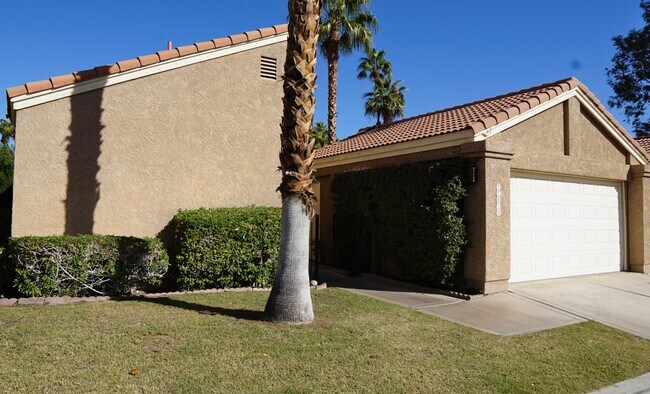 Foto del edificio - 77818 Calypso Rd