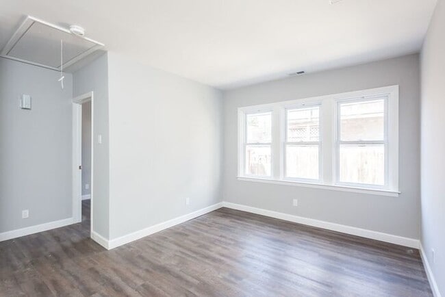 Building Photo - 837 W 33rd Pl