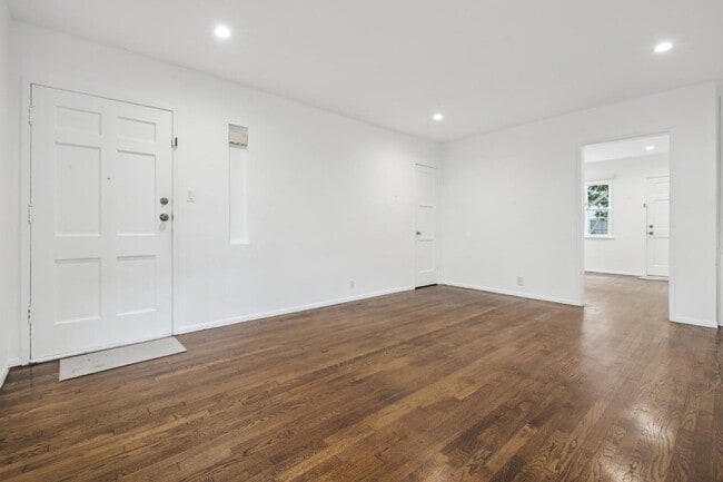 Building Photo - 1032 19th St