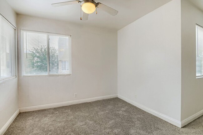 Foto del edificio - A Spacious and Stylish 2 Bed / 2 Ba Condo Gated Community