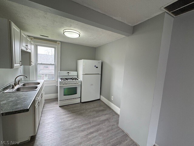 Building Photo - 3226 Chatham Ave