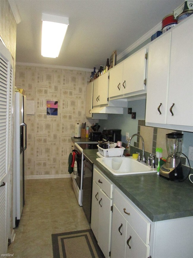 Building Photo - 1 br, 1 bath Condo - 15716 Dorset Rd Apt 301