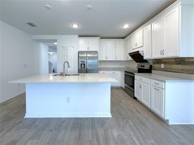 Building Photo - 16812 Celebration Dr
