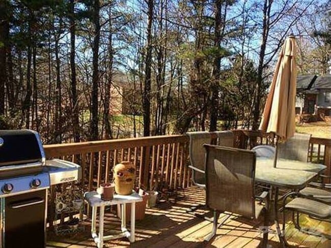 Foto del edificio - 3209 Stephens Farm Ln