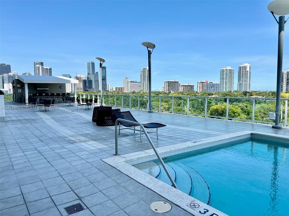 Foto principal - 2525 SW 3rd Ave