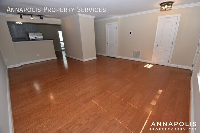 Building Photo - 1618 E Bancroft Ln
