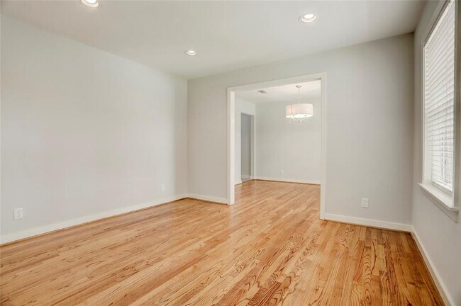 Building Photo - 1643 Crestdale Dr