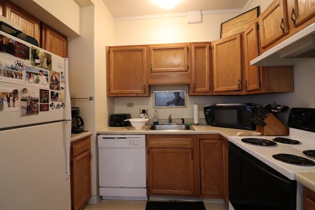 Building Photo - 1100 Beacon St