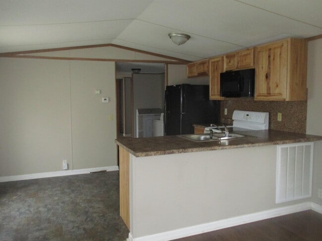 Building Photo - 511 Kayla St