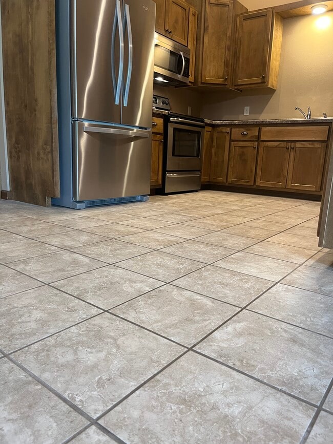 Building Photo - 940 E Wisconsin St