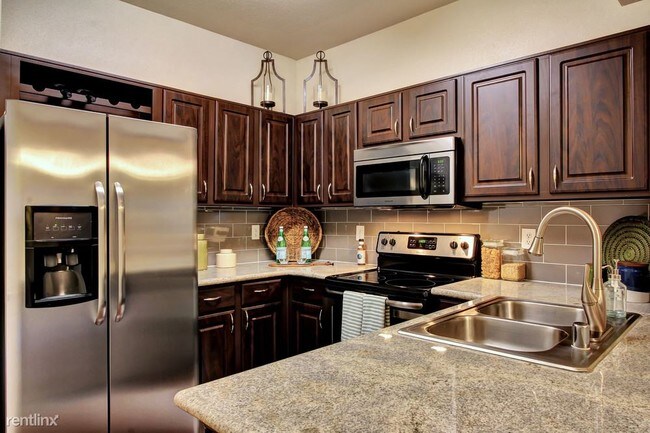 Building Photo - 27600 Kings Manor Dr N