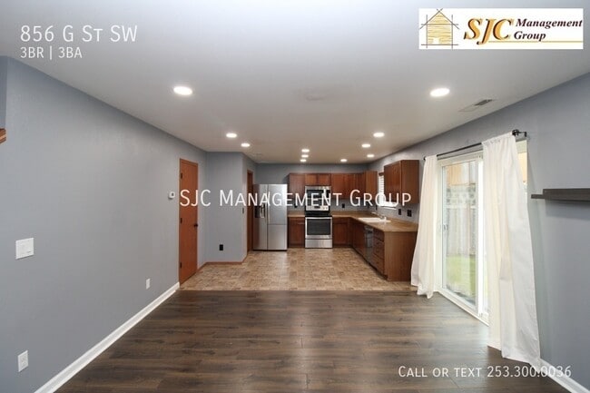 Building Photo - 856 G St SW