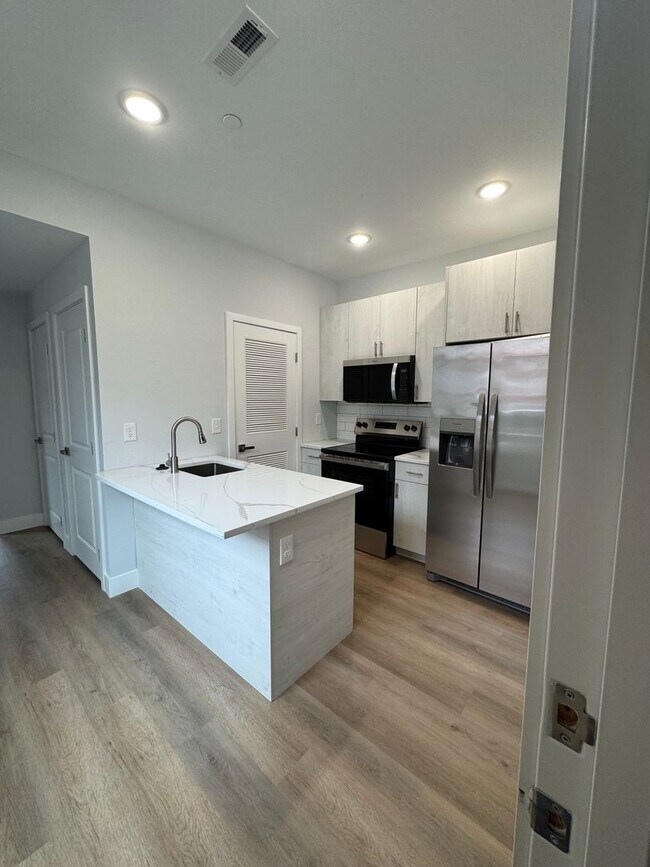 Foto del edificio - 3263 N 13th St