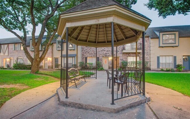 Foto del edificio - 14703 Barryknoll Ln