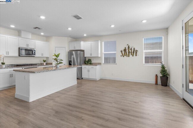 Building Photo - 946 Osprey Dr