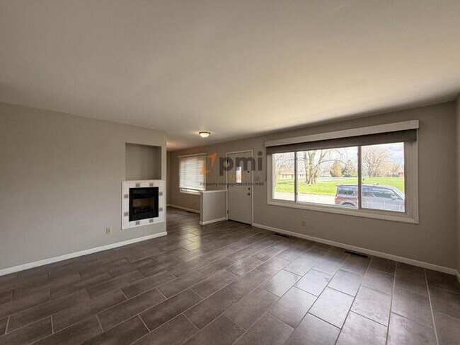 Building Photo - 9546 Gordon Dr