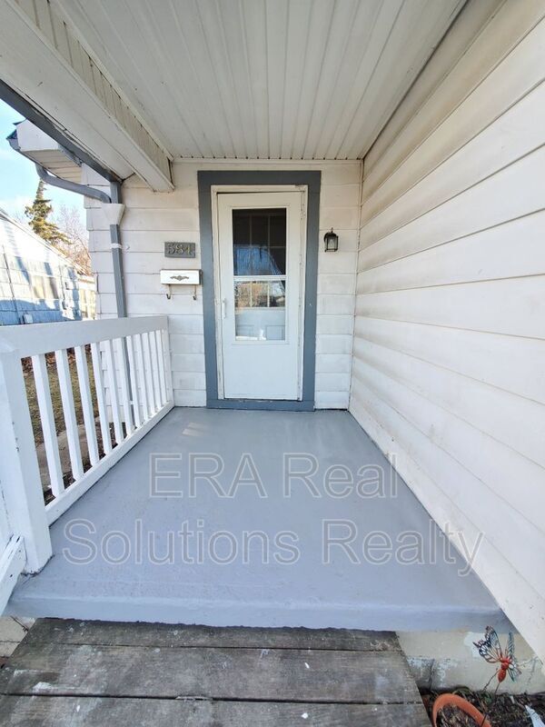 Building Photo - 584 S Wheatland Ave