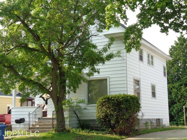 Building Photo - 5 br, 1.5 bath House - 711 Vine Avenue