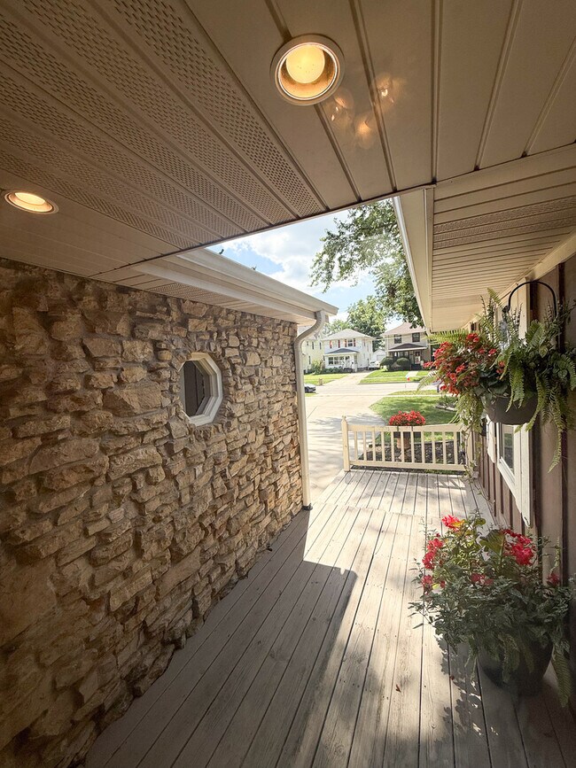 Foto del edificio - 557 Hardin Ave