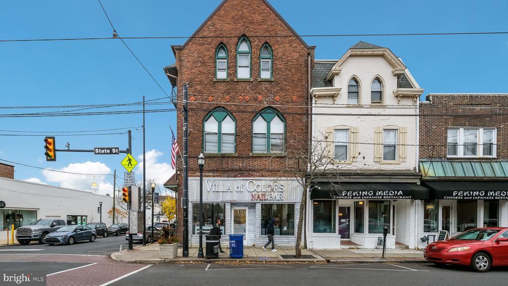 Primary Photo - 2 E State St