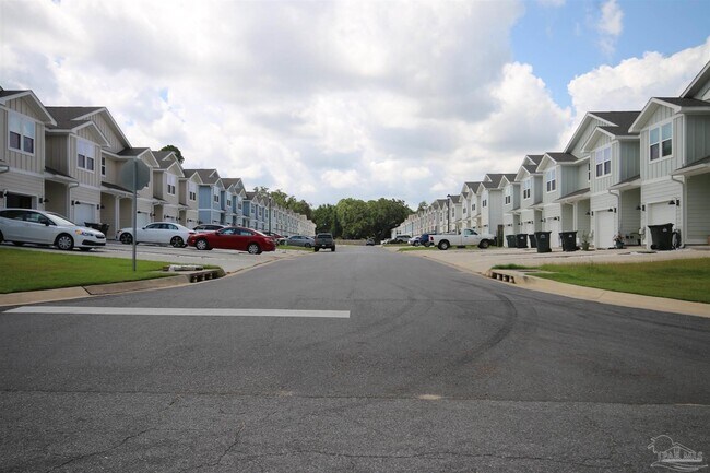 Foto del edificio - 8686 Meadow Flower Ln