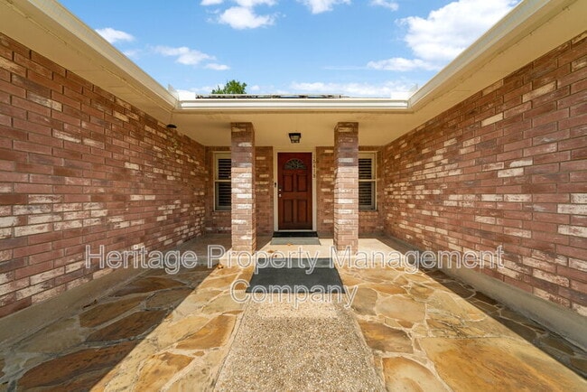 Building Photo - 16418 Fancy Saddle