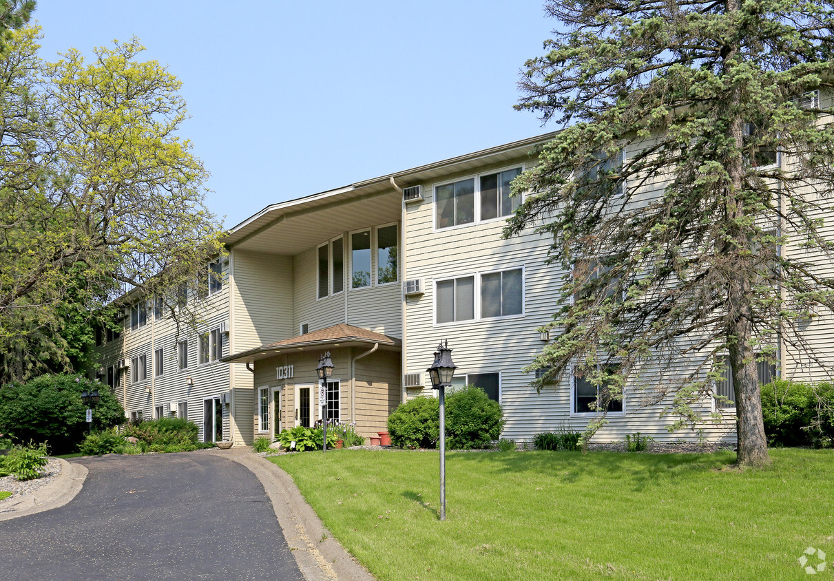 Primary Photo - 10301 Cedar Lake Rd
