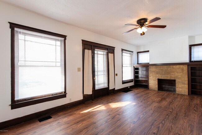 Building Photo - 633 S 42nd St