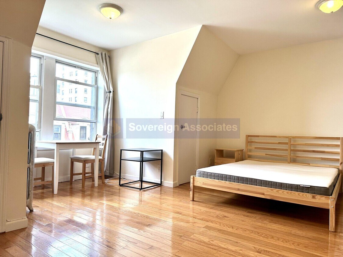 Foto principal - 318 West 107th Street