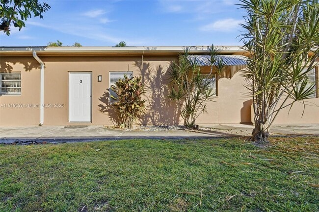 Foto del edificio - 2445 SW 18th St