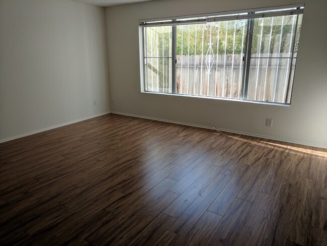 Building Photo - 2306 Oakwood Ave
