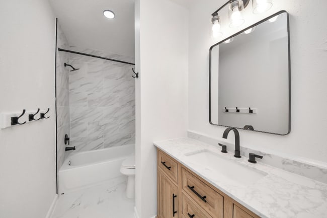 Building Photo - 17310 Pastoria Dr