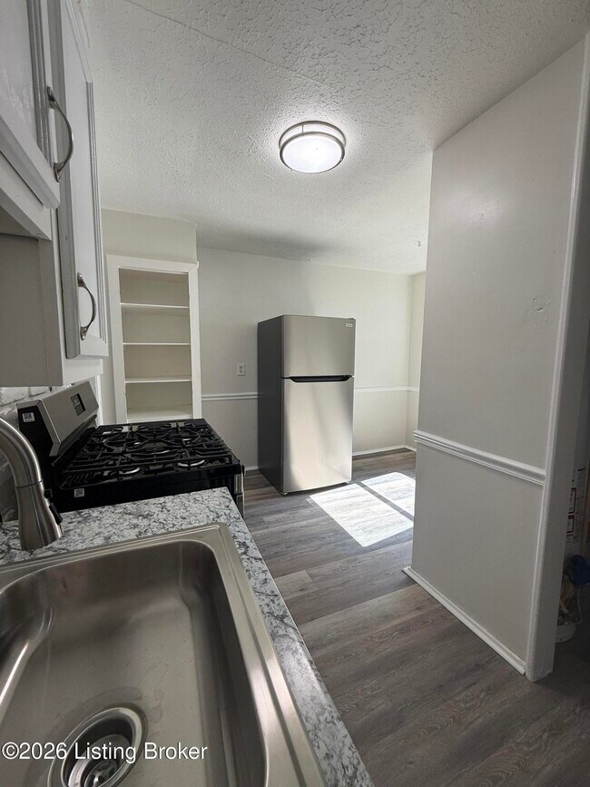 Foto del edificio - 1637 Thornberry Ave
