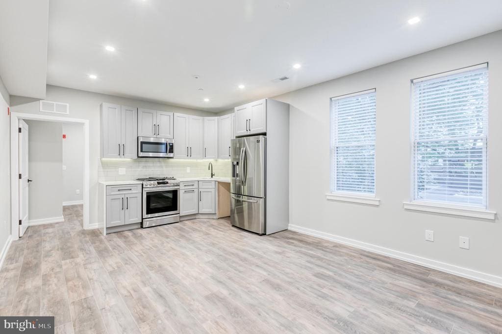 Foto principal - 2026 Spring Garden St