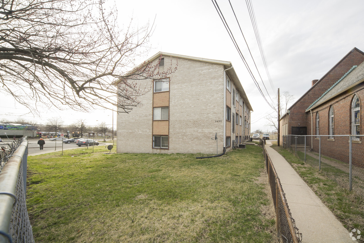 Building Photo - 2433 Shannon Pl SE