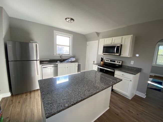 Building Photo - Newly Renovated Single Family House For Rent!
