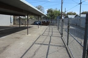 Área de estacionamiento - 2246 E White Ave