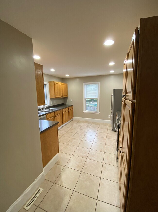 Large kitchen with newly upgraded stainless steel appliances - 72 Spring St